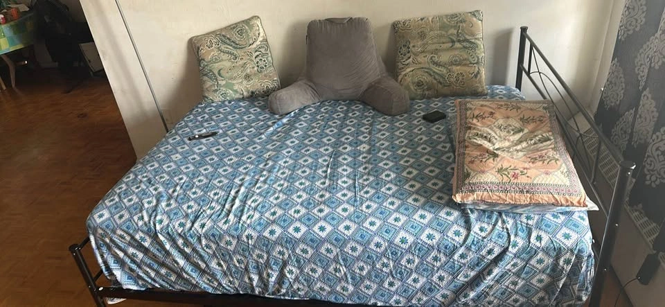 Black Metal Queen Bed Frame with Premium Mattress - photo 2