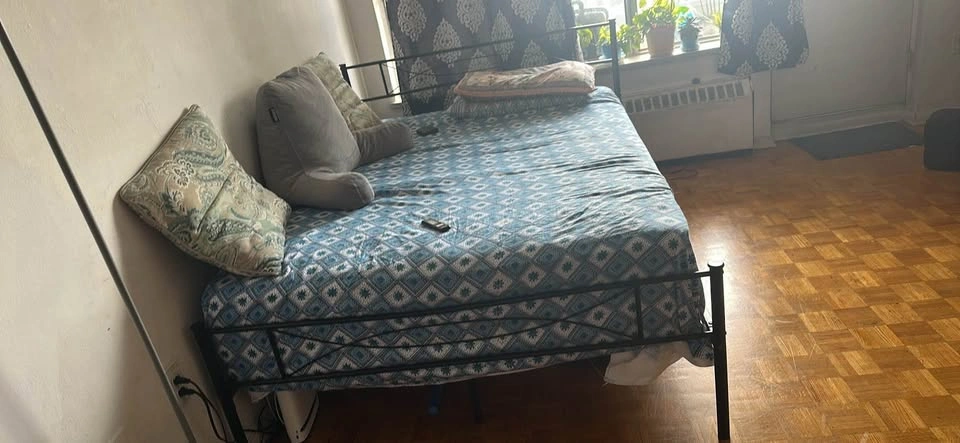 Black Metal Queen Bed Frame with Premium Mattress - photo 3