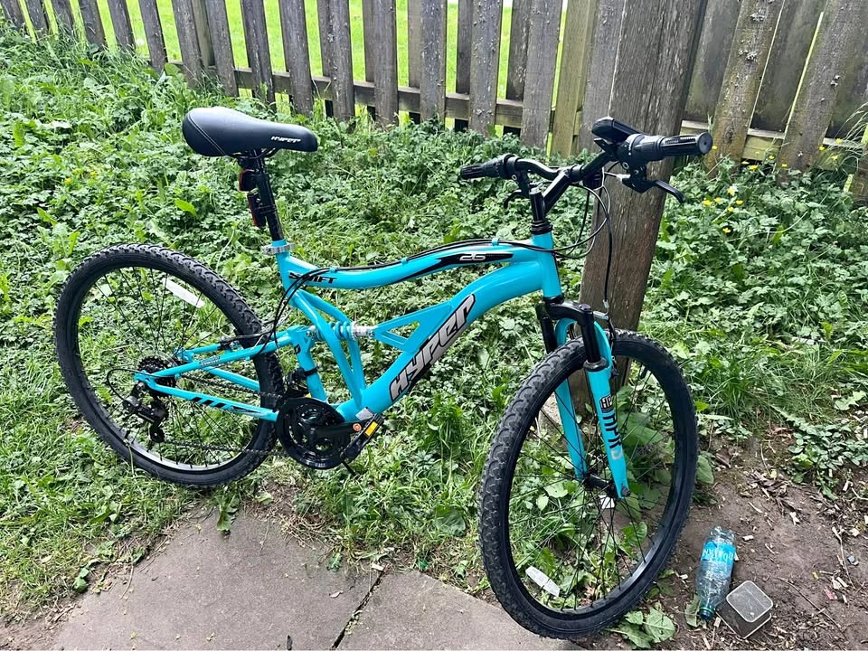 Mountain Bike & E-Scooter w/ Accessories
