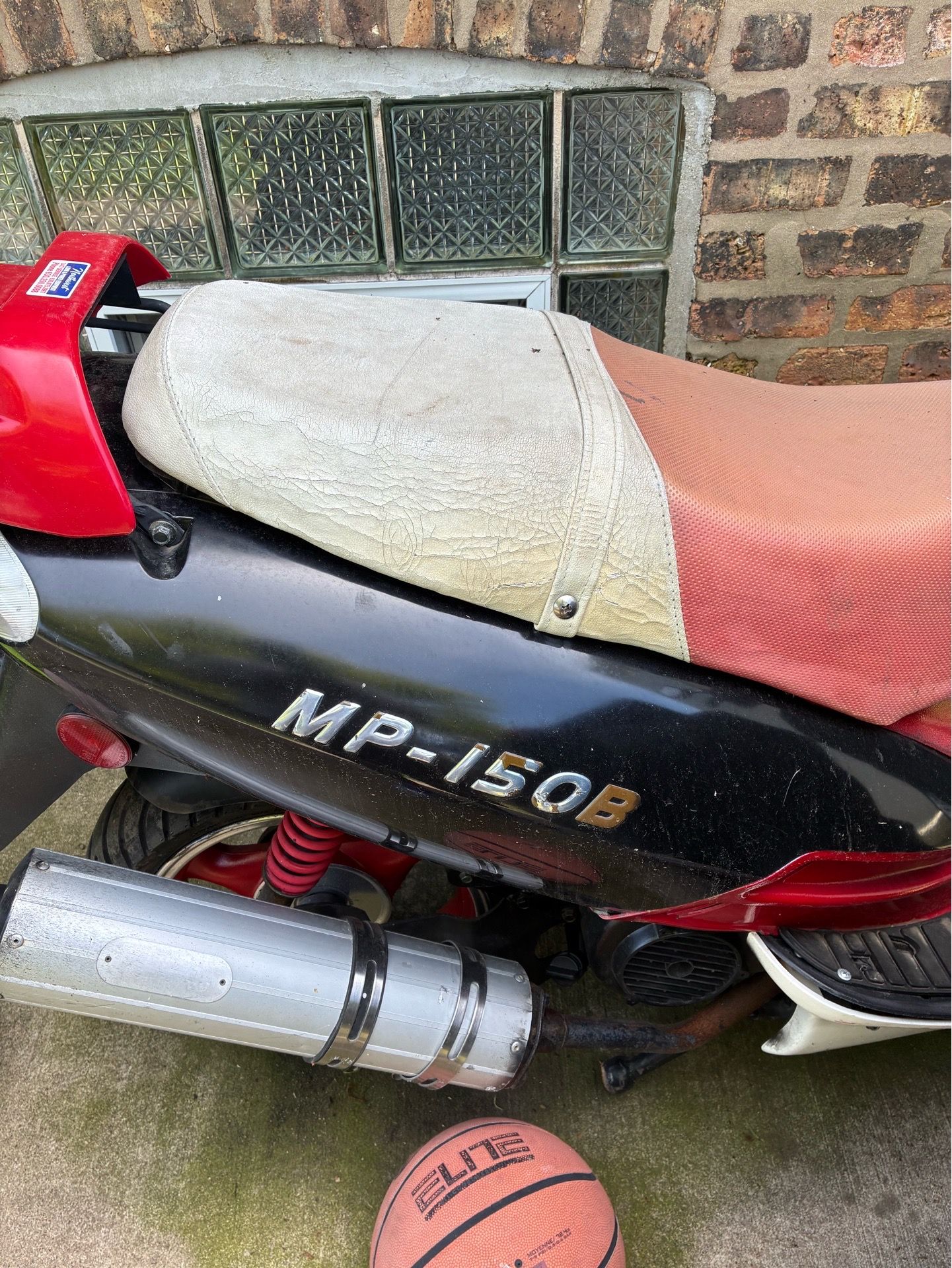 150cc Scooter For Sale – MP-150B – Needs Battery/No Start - photo 3