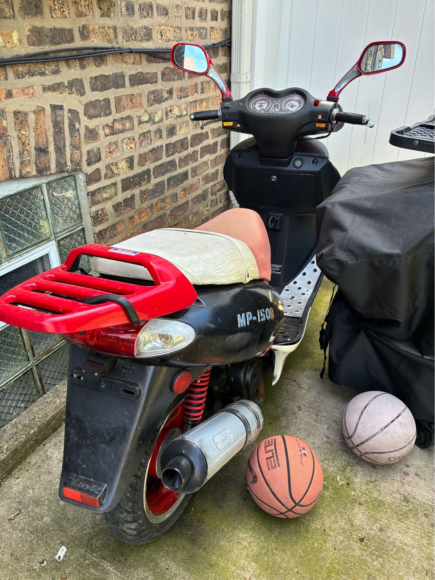 150cc Scooter For Sale – MP-150B – Needs Battery/No Start - photo 4