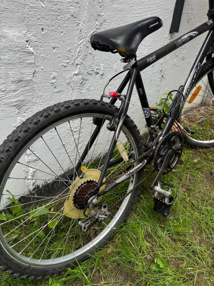 26” Arashi Halcyon 18-Speed Mountain Bike - photo 2