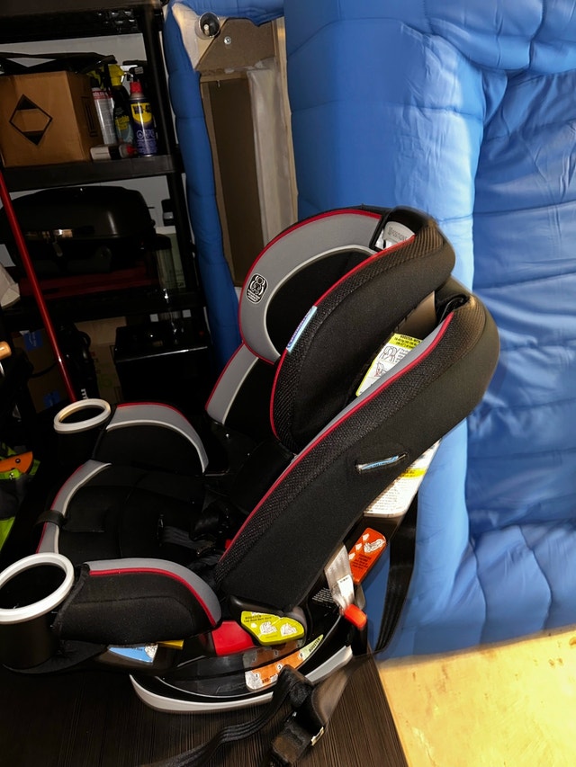 Children’s Car Seat - Year of Manufacture 2020- good till 2030 - photo 4