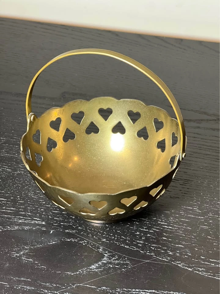 Vintage Brass Bowl India Heart Cutouts Hinged Handle - photo 3