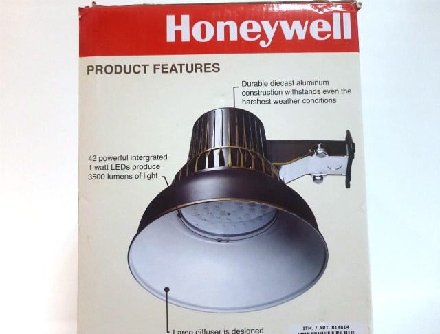Honeywell LED Utility Light - Dusk to Dawn, 3500 Lumens - photo 3