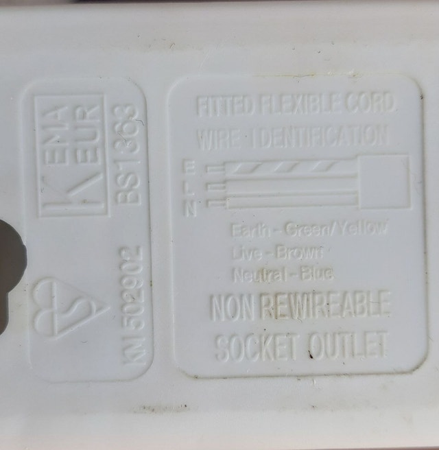 4-Outlet Power Strip Surge - photo 3