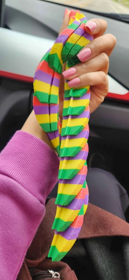 Flexible Rainbow Fidget Toy 3D Printed - photo 3