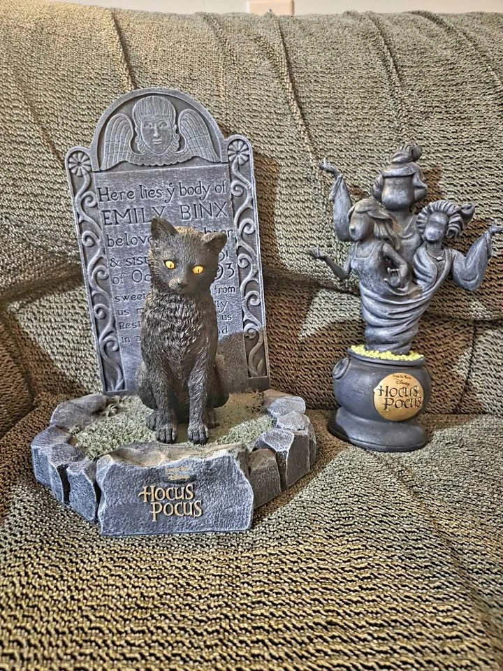 Disney Hocus Pocus Collectable Statues (2)