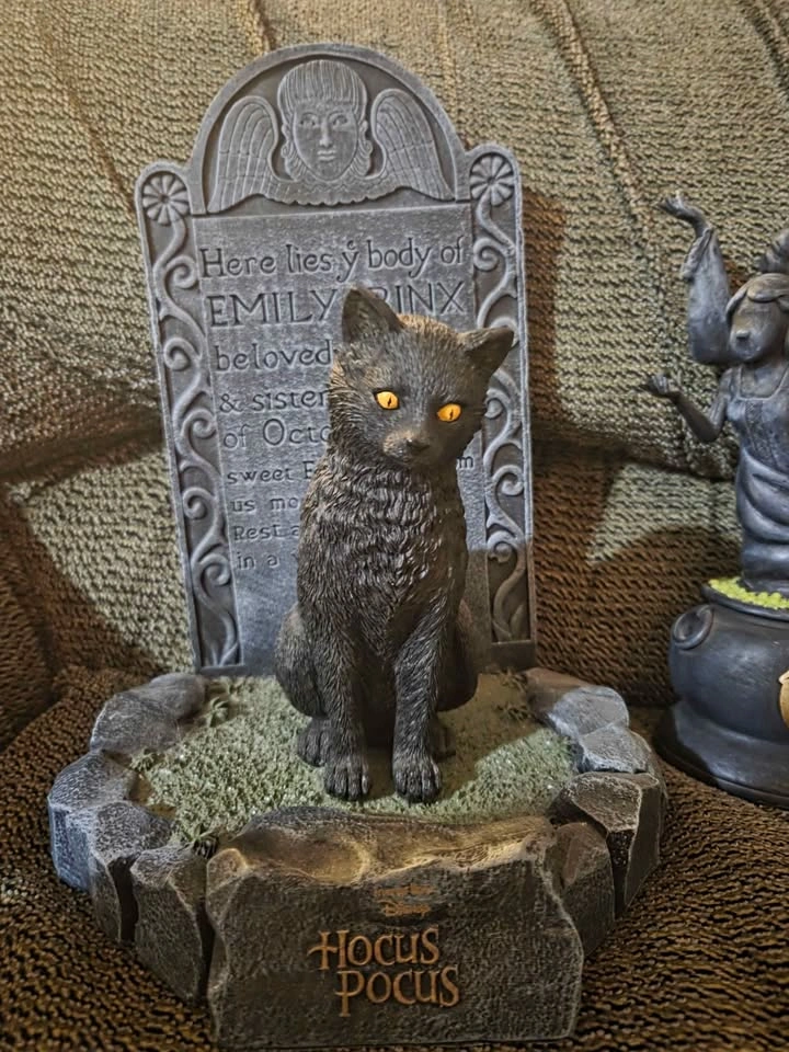 Disney Hocus Pocus Collectable Statues (2) - photo 3