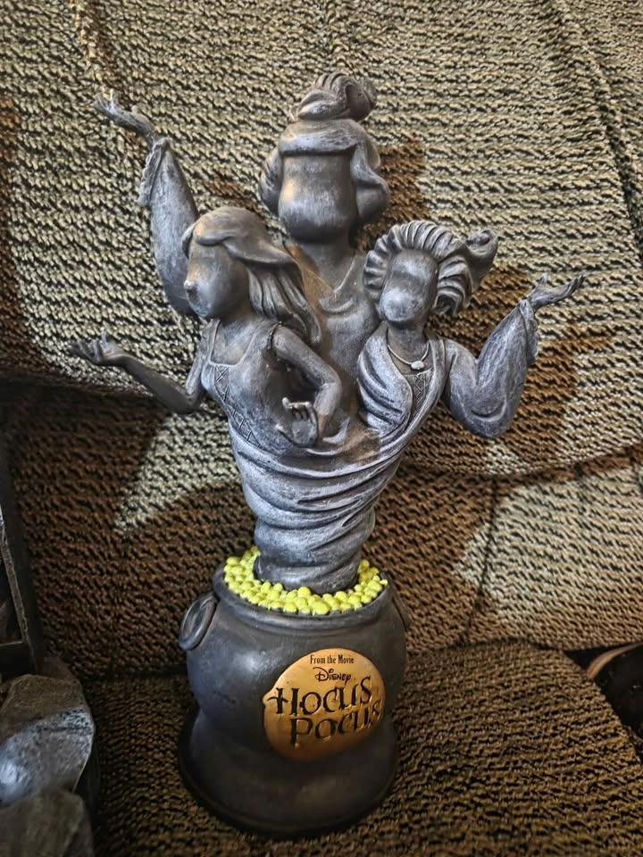 Disney Hocus Pocus Collectable Statues (2) - photo 4