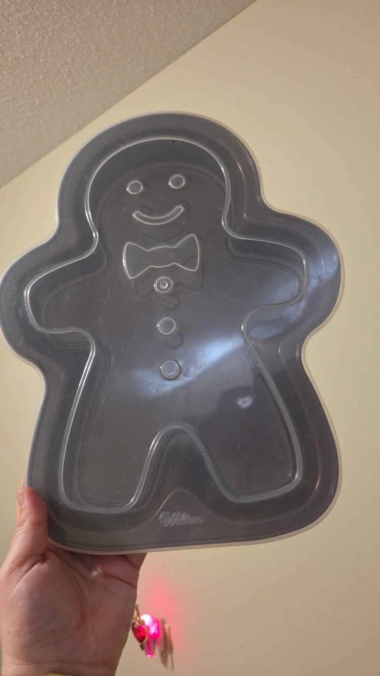 Wilton Cake Pans - Snowflake & Gingerbread Man - photo 2