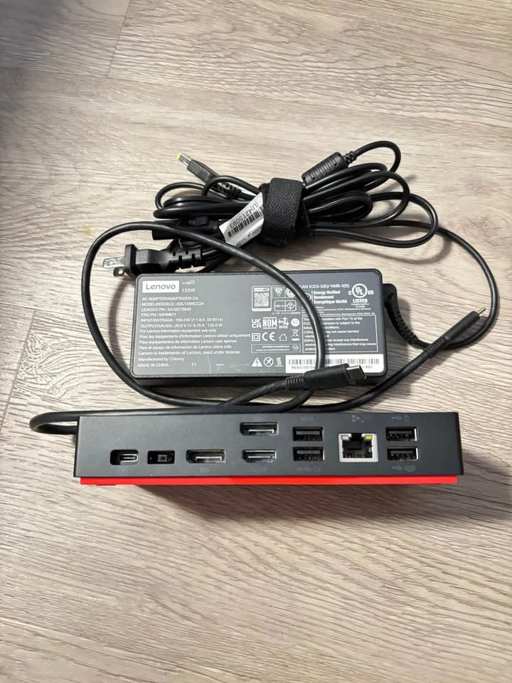 Lenovo ThinkPad Docking Station with 135W Power Adapter - photo 2