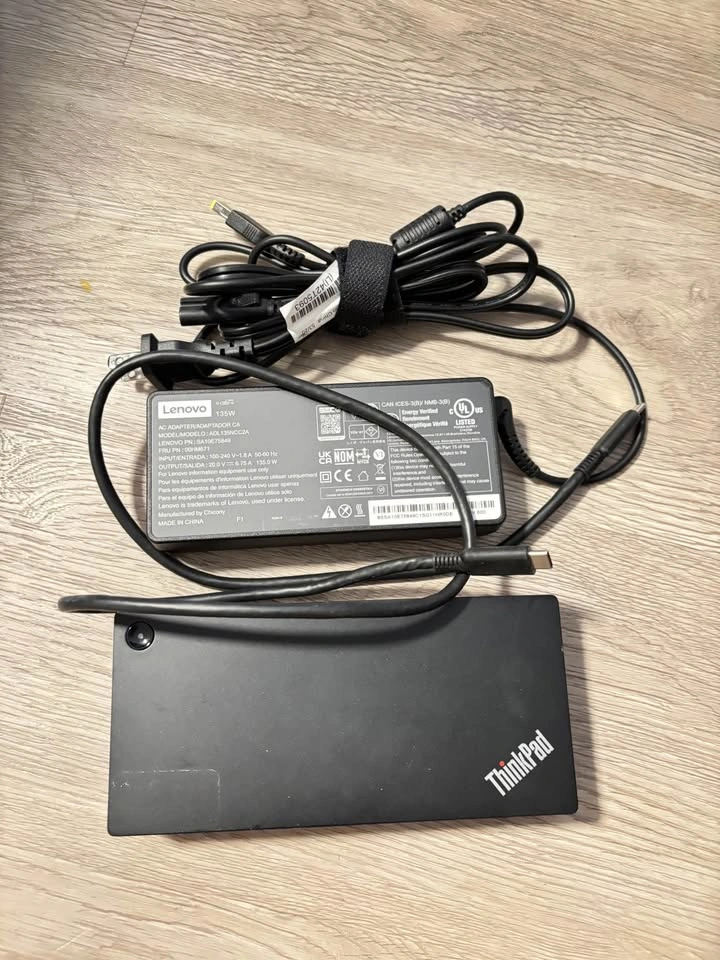 Lenovo ThinkPad Docking Station with 135W Power Adapter - photo 3