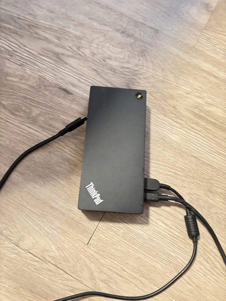Lenovo ThinkPad Docking Station with 135W Power Adapter - photo 4