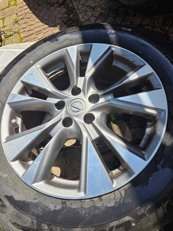 4 All Season Tires on Rims 85% Tread - photo 2