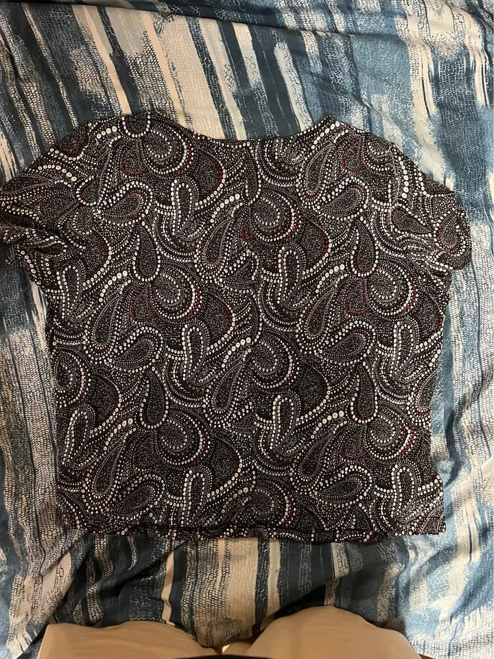 Dino Short Sleeve Blouse Size 15/16 - photo 2