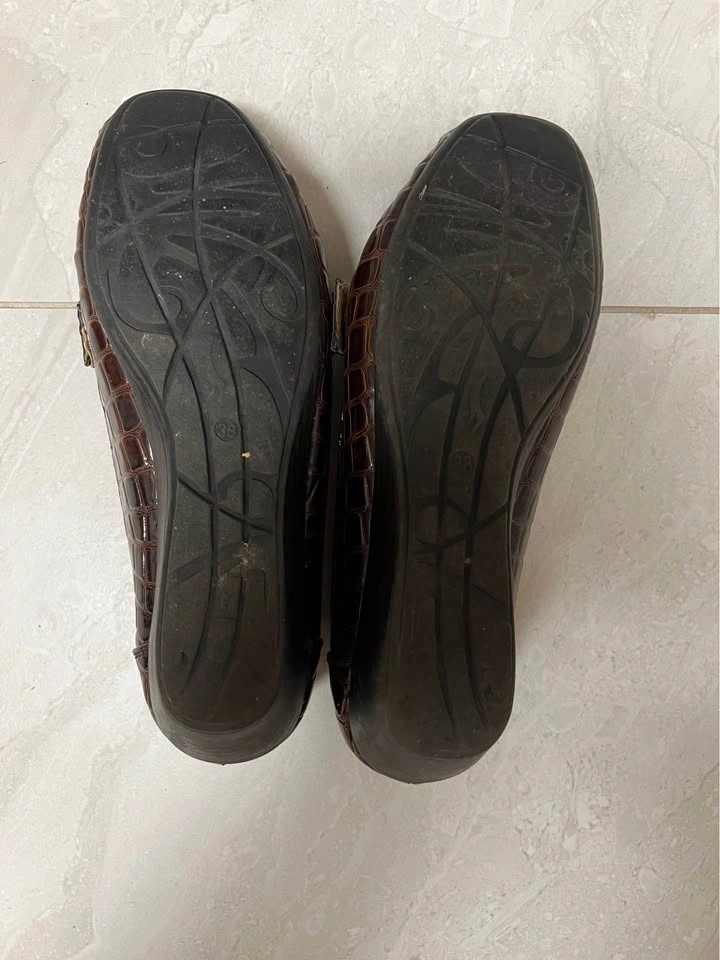 Women's Brown Crocodile-Print Loafer Shoes - photo 2