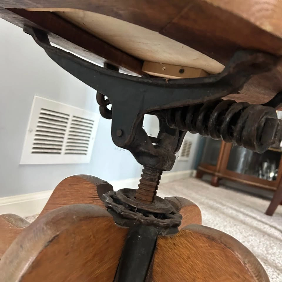 Vintage Oak Swivel Office Chair - photo 3