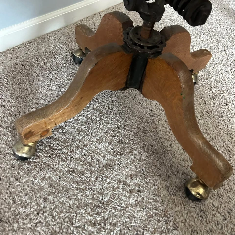 Vintage Oak Swivel Office Chair - photo 4