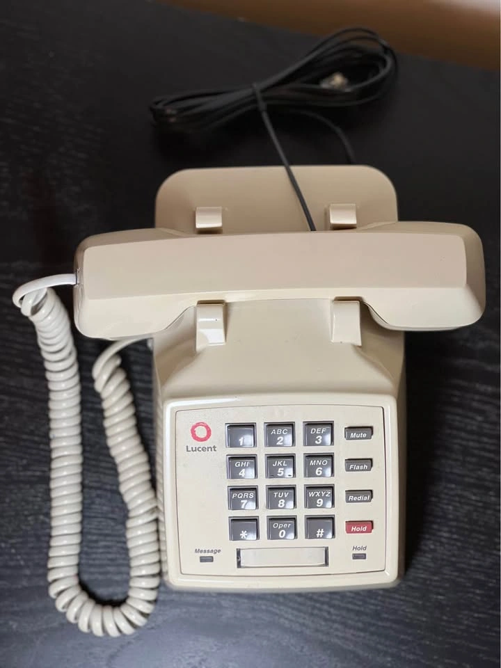 Lucent Technologies 2500 Series Analog Desk Phone - photo 2