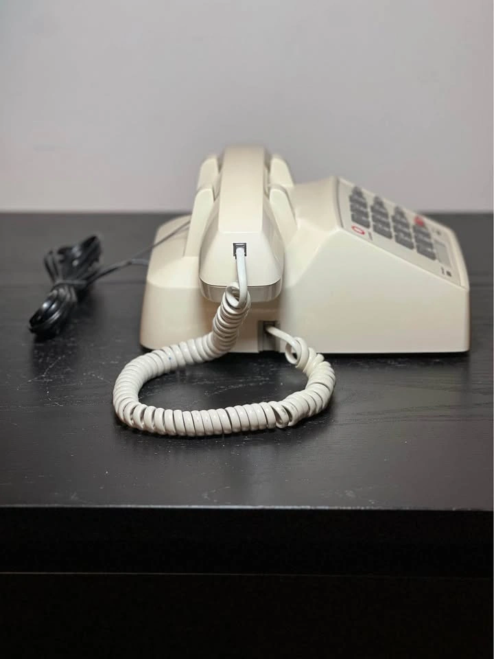 Lucent Technologies 2500 Series Analog Desk Phone - photo 3
