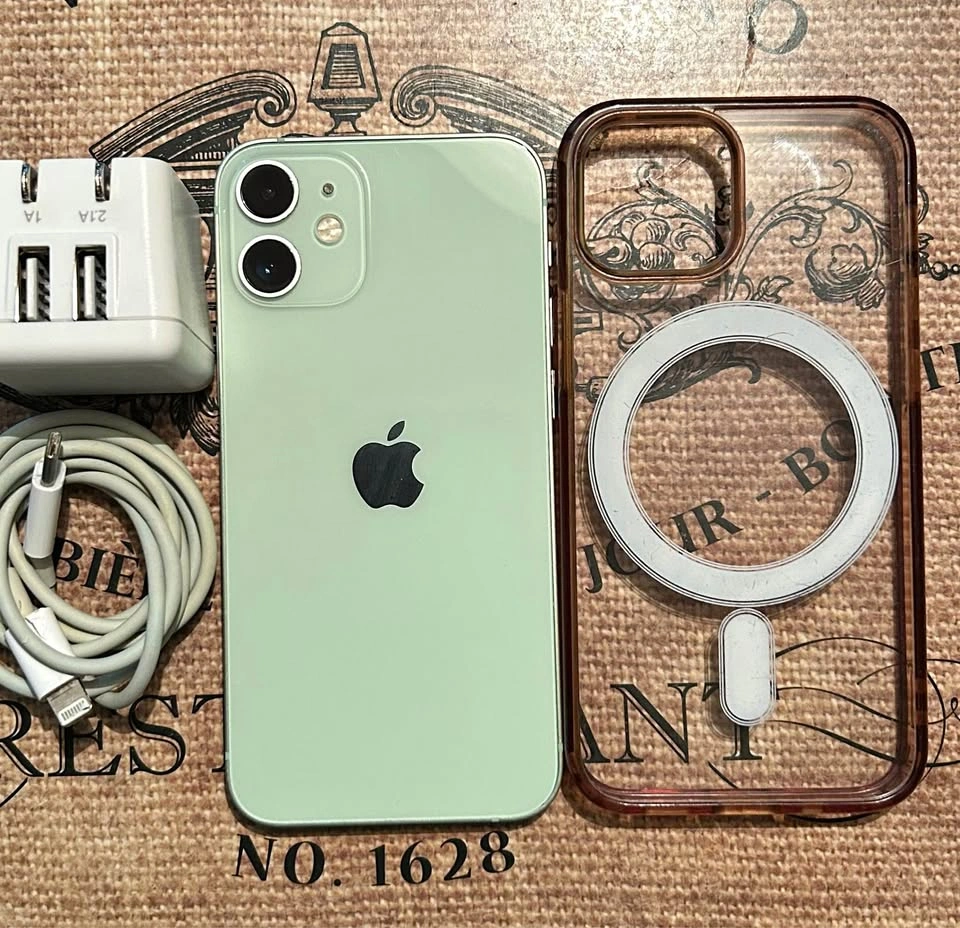 (100%)iPhone 12 Mini 256GB - Excellent Condition + Accessories.