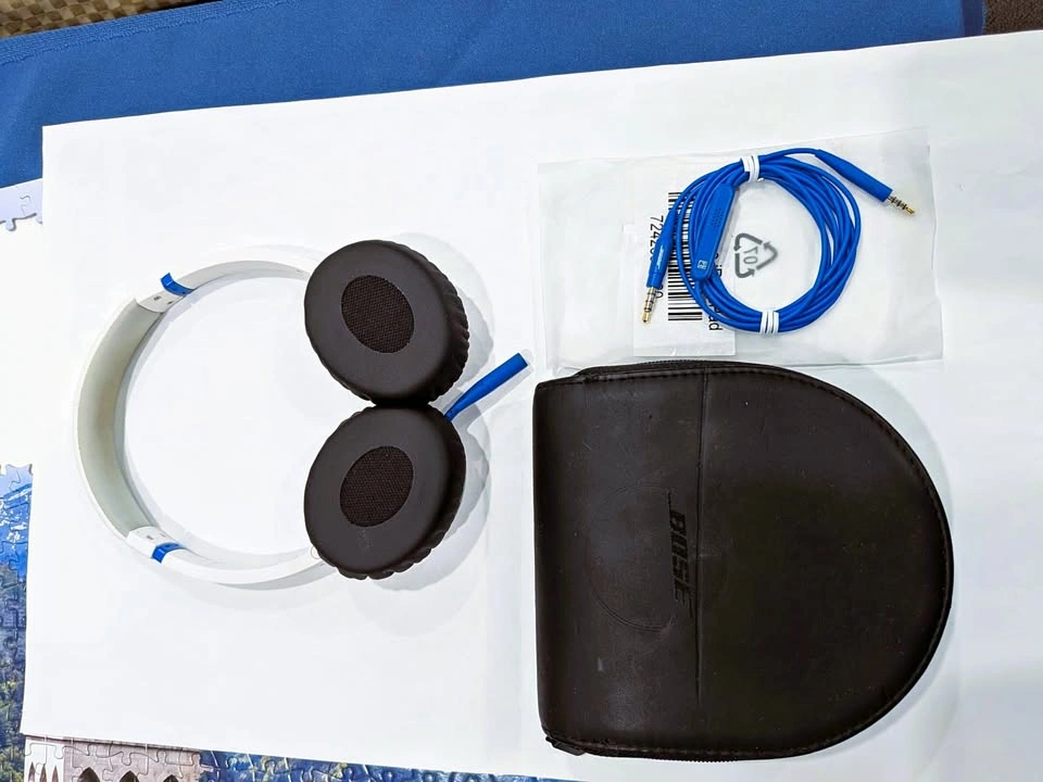Bose on-ear headphone. Wired Foldable. lightning jack for Phone