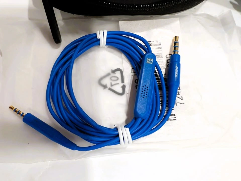 Bose on-ear headphone. Wired Foldable. lightning jack for Phone - photo 3