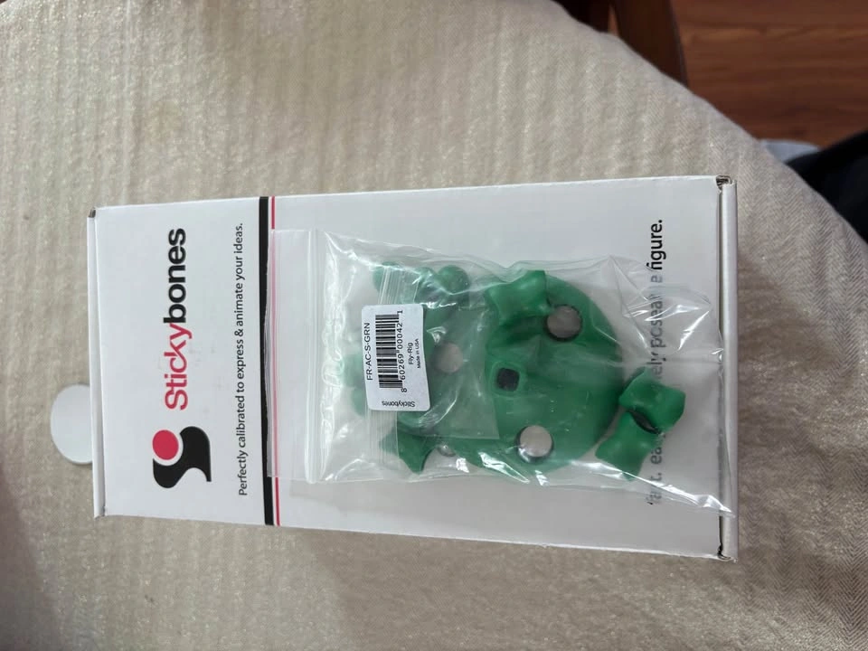 Stickybones Poseable Figure with Green Fly Rig - photo 3