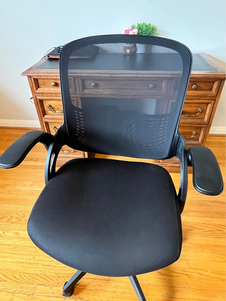 Black Mesh Office Chair with Wheels - photo 2