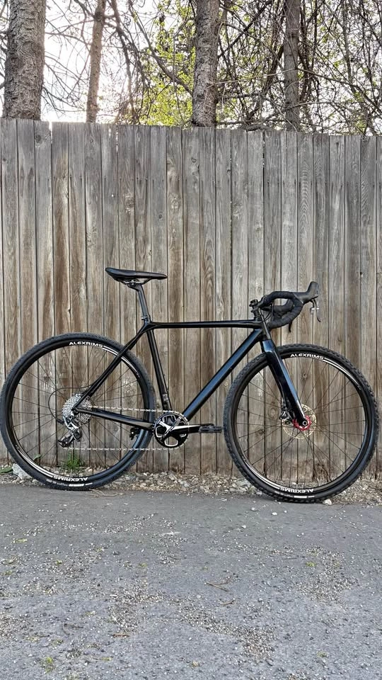 Garneu Steeple X Full Carbon Gravel Bike