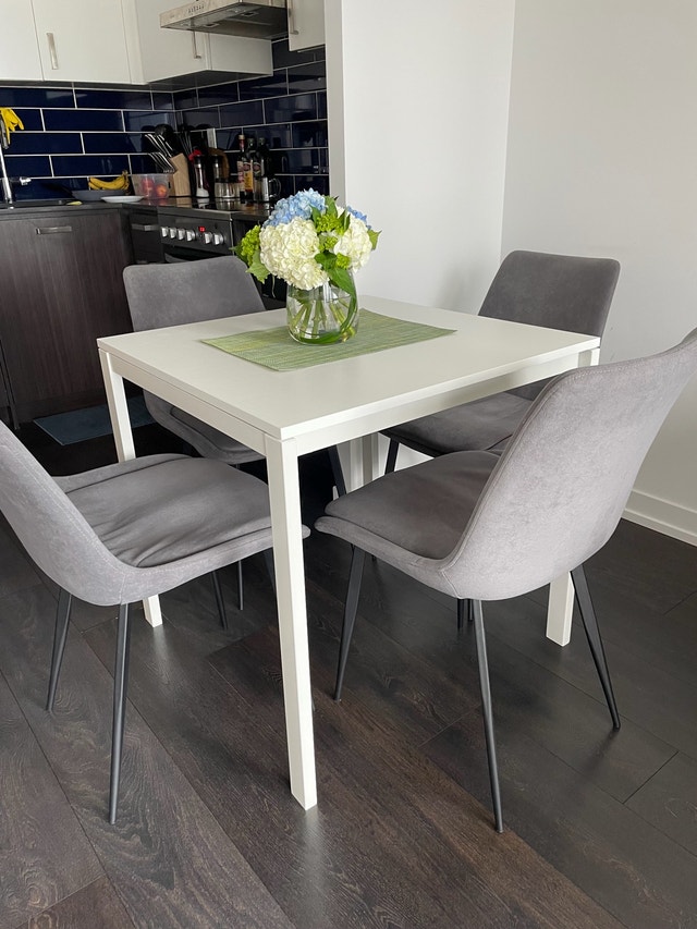 IKEA Dining Table - White - Mint Condition - photo 2