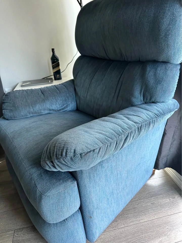 Comfy blue fabric recliner chair - photo 3