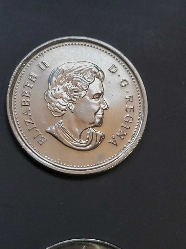 2010 Canadian Quarter - WWII Commemorative - photo 3