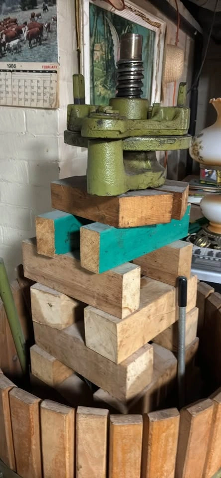 Antique wine press - photo 2