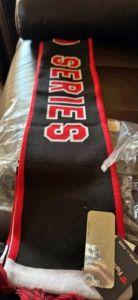 Scarf Knit Unisex NHL Stadium Series NWT