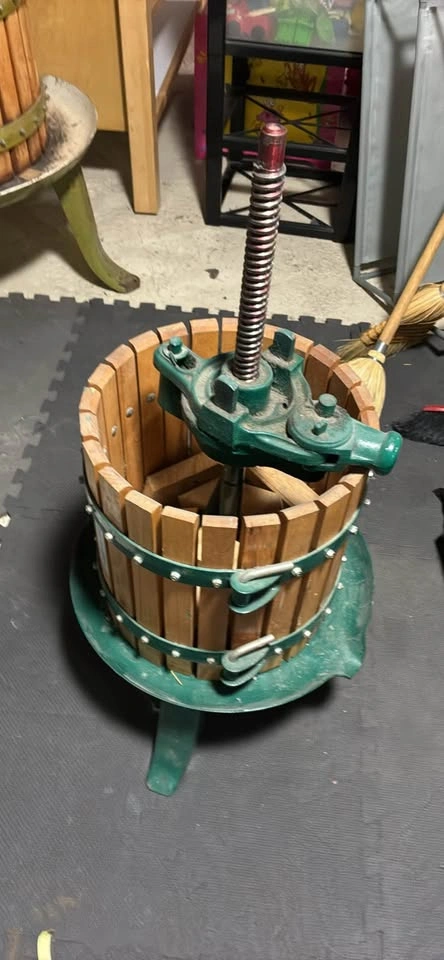 Antique Mini Wine Press Machine - photo 5