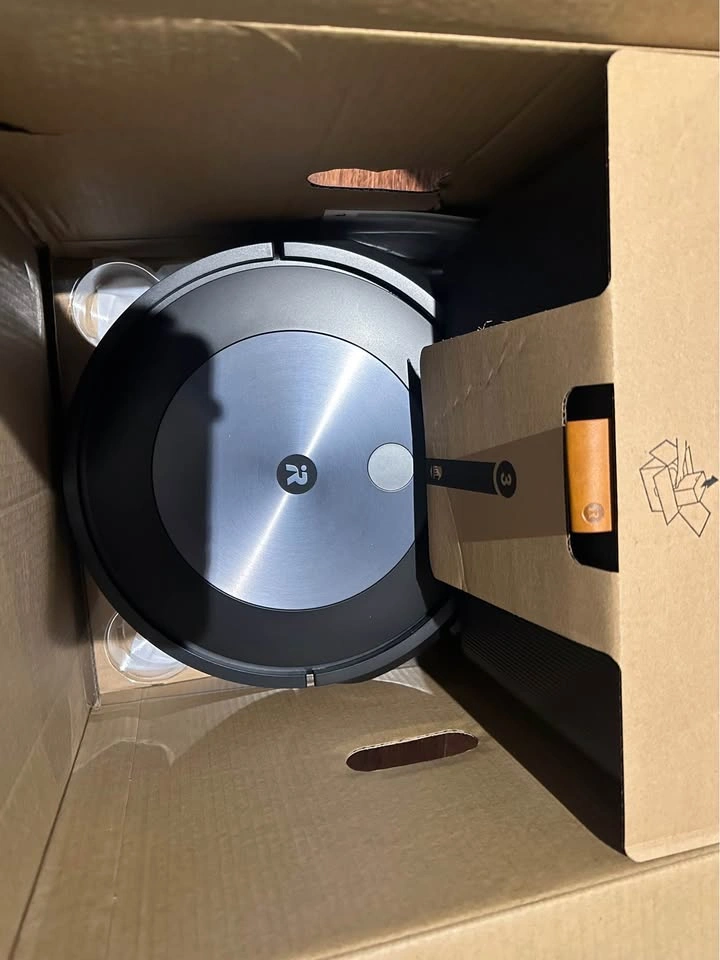 iRobot Roomba J6+ - photo 3