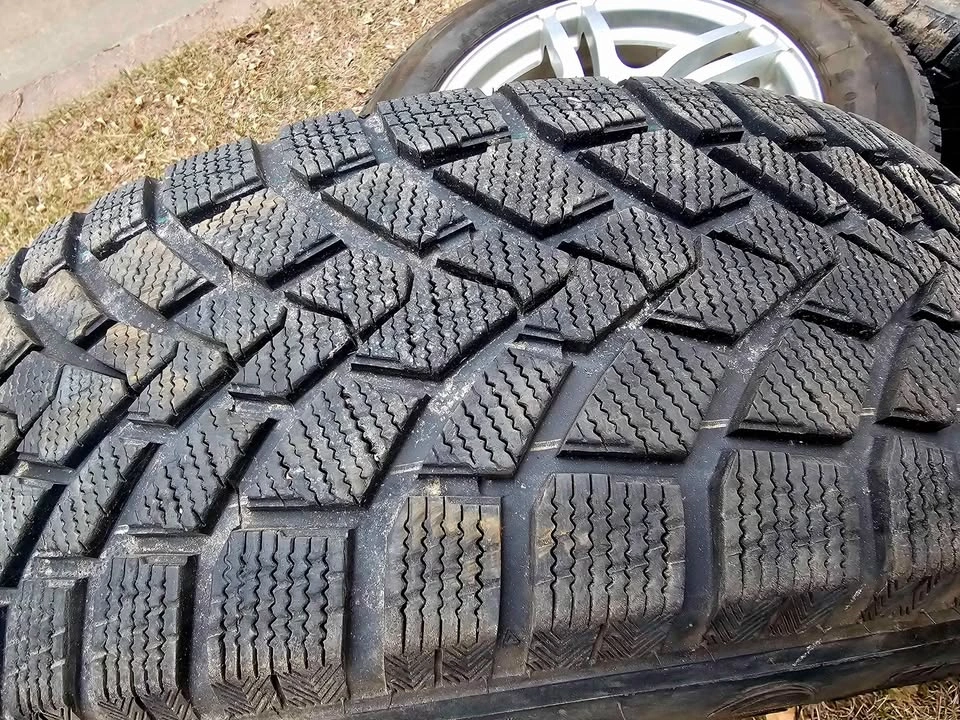 5 Haida 225/65R17 Winter Tires on Rims - photo 2