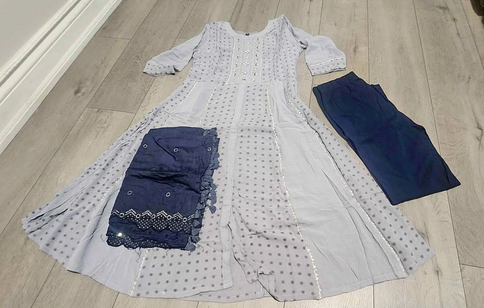 Elegant Grey & Navy Blue 3-Piece Suit Set