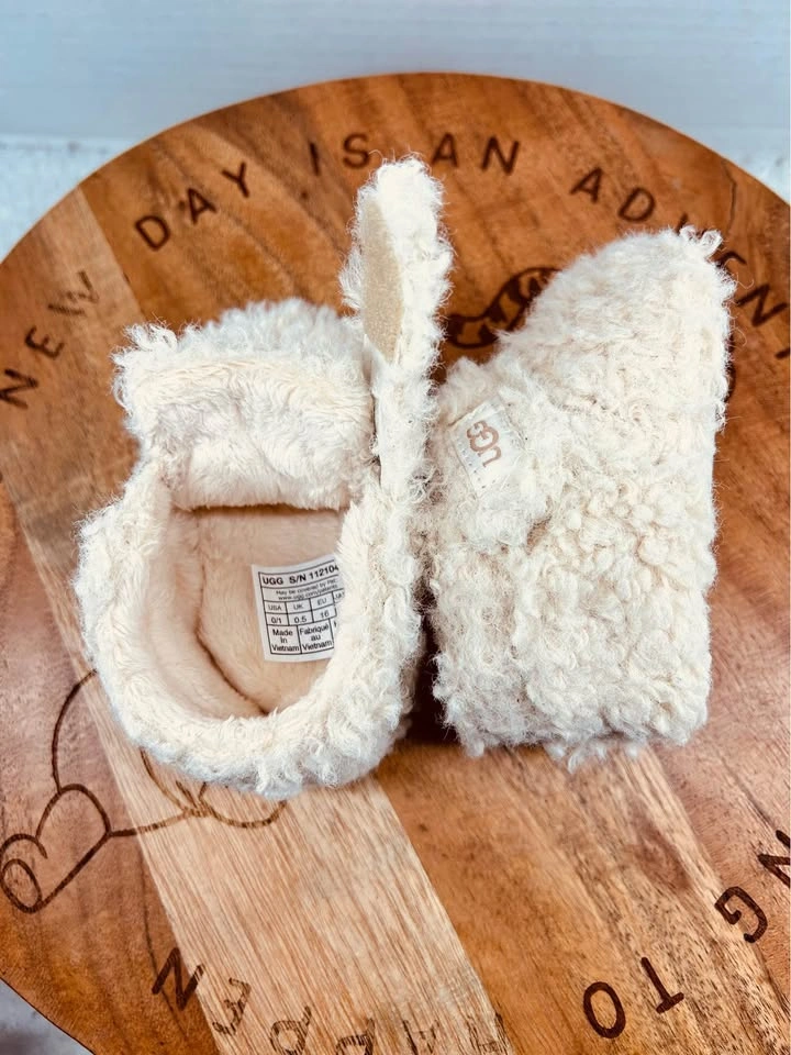 New UGG Bixbee Baby Infant Cream Booties - Size 0/1 - photo 2