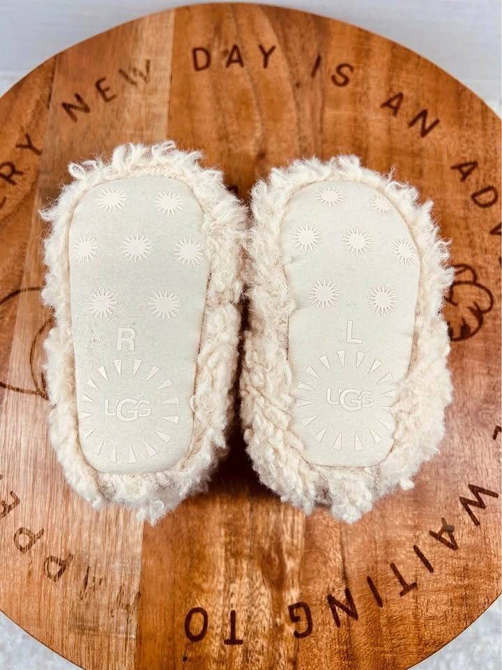 New UGG Bixbee Baby Infant Cream Booties - Size 0/1 - photo 3
