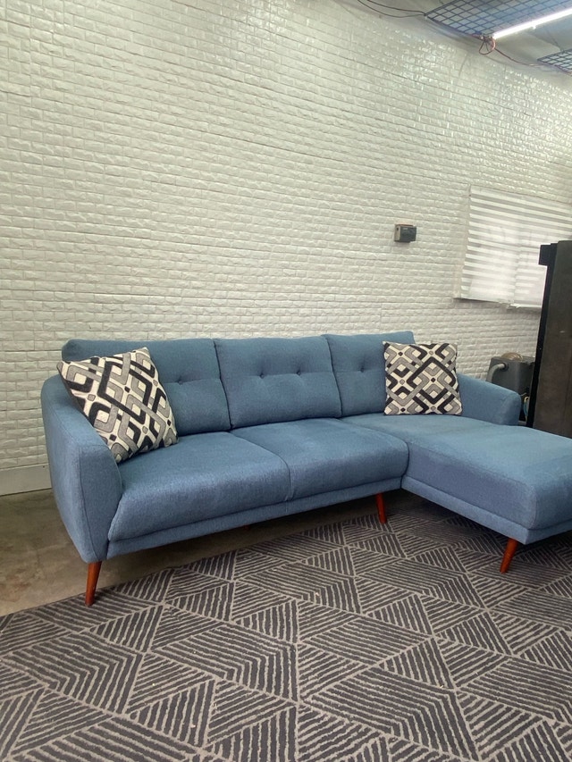 FREE DELIVERY Sectional - photo 3