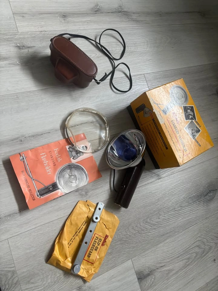 Vintage Kodak Pony 135 Film Camera with Case and Flash - photo 2
