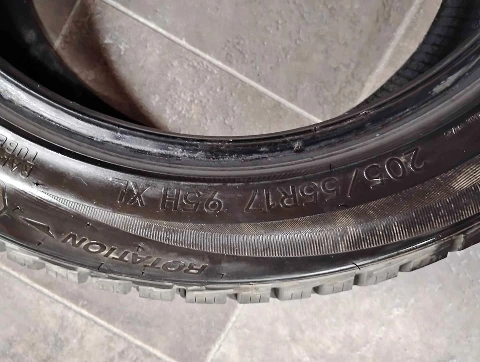 Rovelo Arctic Vision RW01 205/55R17 95 XL Studded Winter Tire