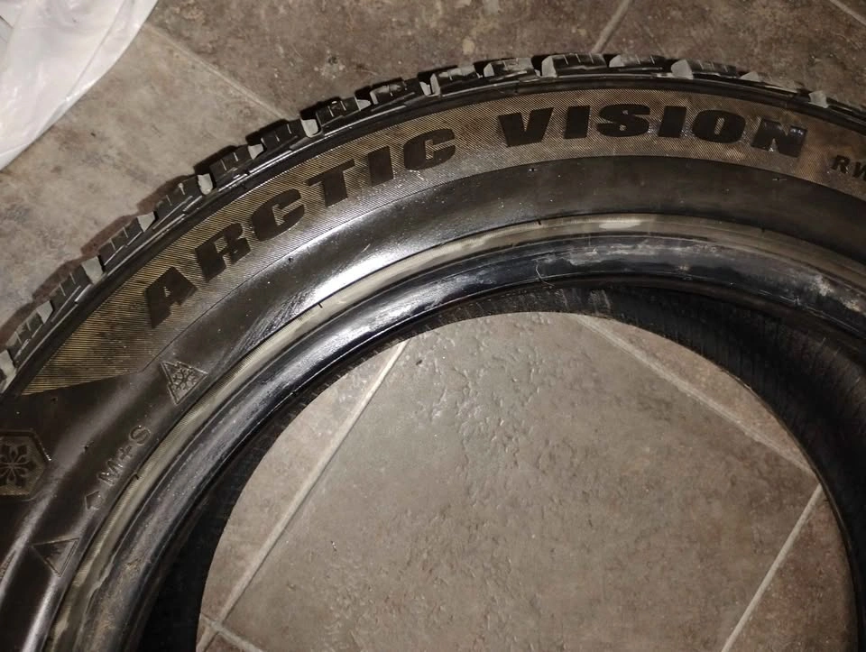 Rovelo Arctic Vision RW01 205/55R17 95 XL Studded Winter Tire - photo 3