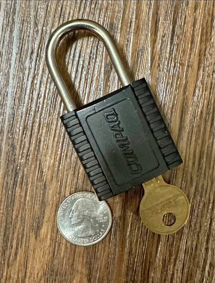 Compaq Server Cabinet Lock