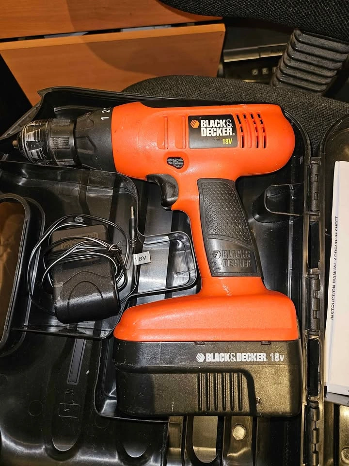 Black and decker cordless drill - photo 2