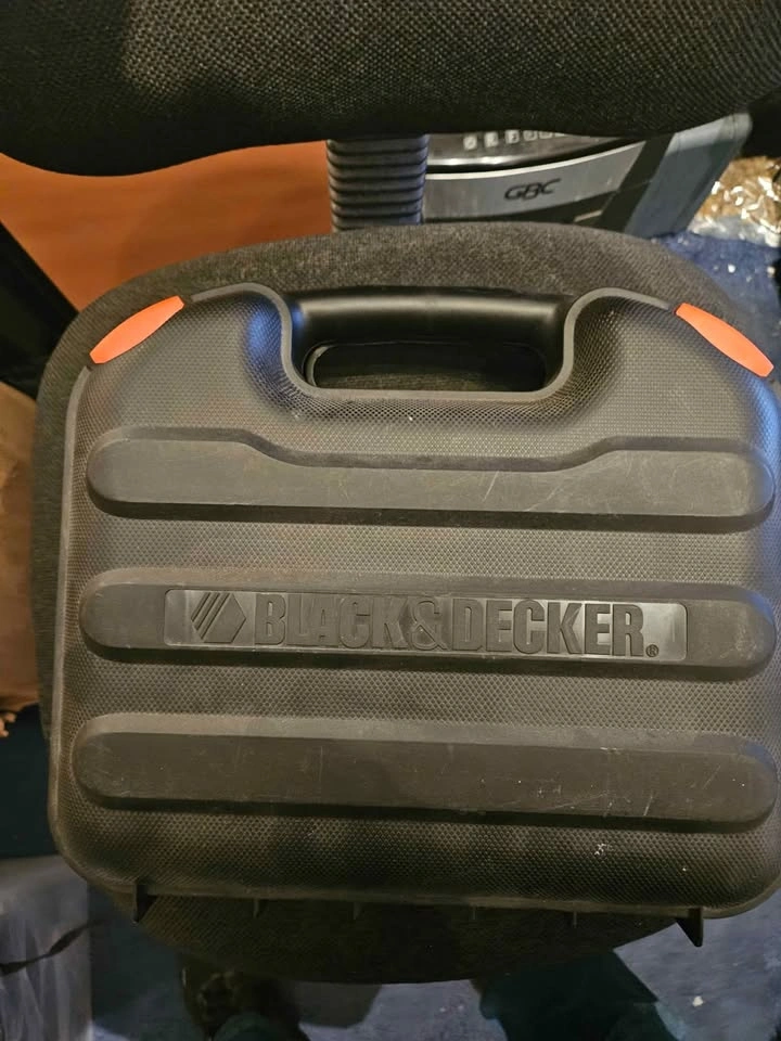 Black and decker cordless drill - photo 3