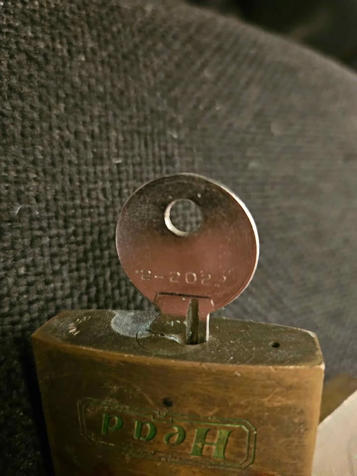 4 SOLID BRASS LOCKS ALL KEYED ALIKE - photo 2